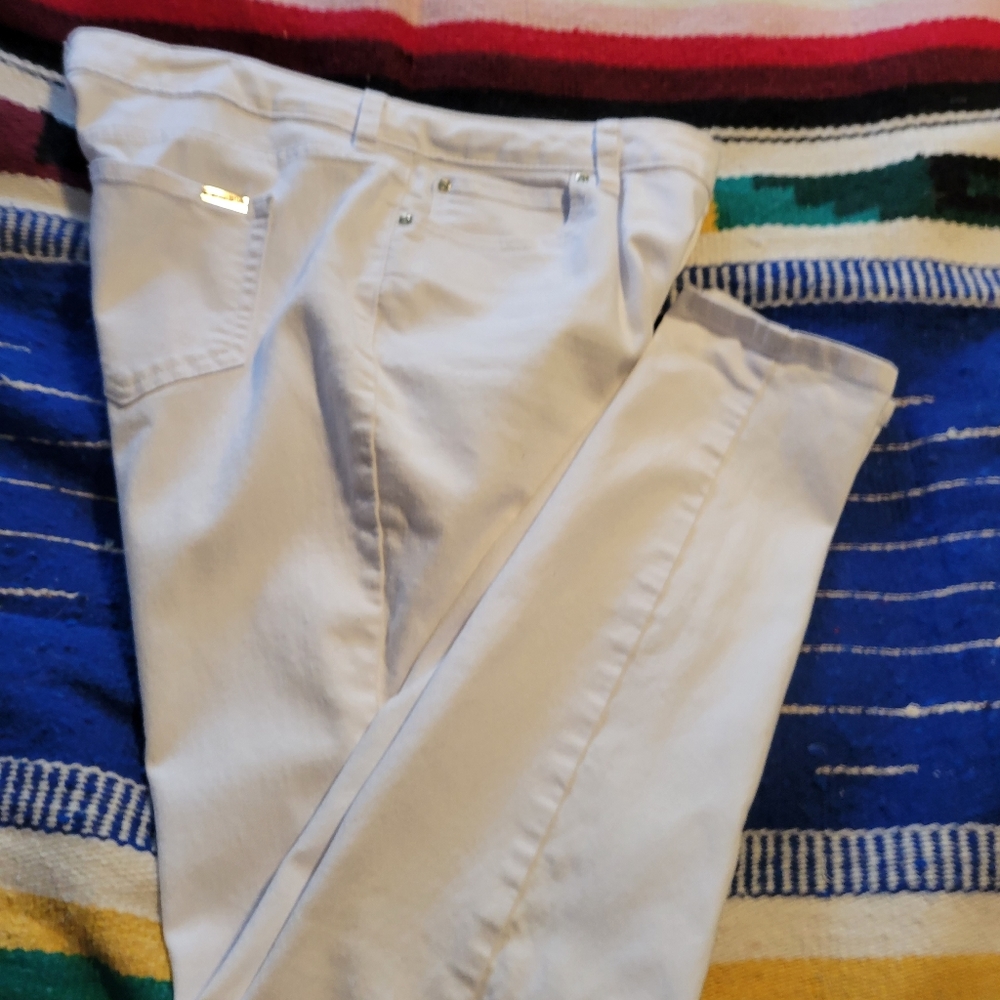 Jennifer Lopaz white jeans
